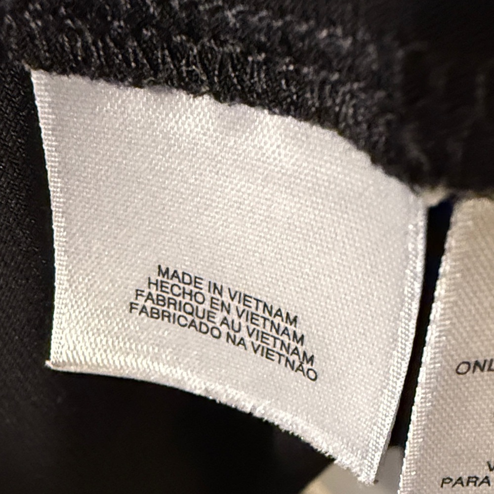 Jones New York Black Sleeveless Blouse - Picture 5 of 7